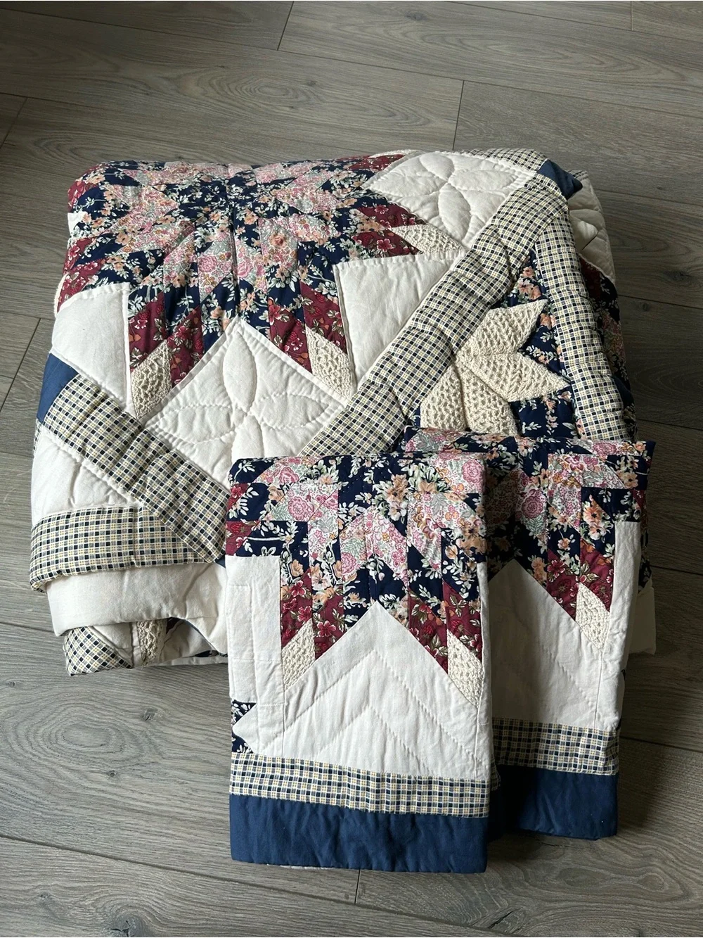 Keeco Bedding Floral patchwork Country Farmhouse Quilt + 2 pillow shams 90 X 95